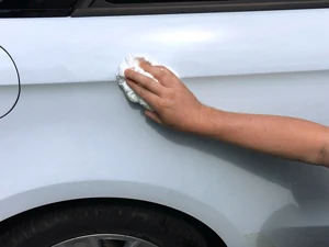 Montageanleitung Autoaufkleber Nassmontage Reinigung