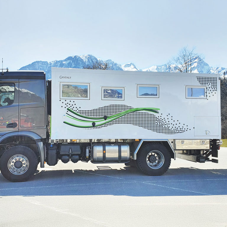 Kundenbild Weltreisemobil Zielflagge Wellen
