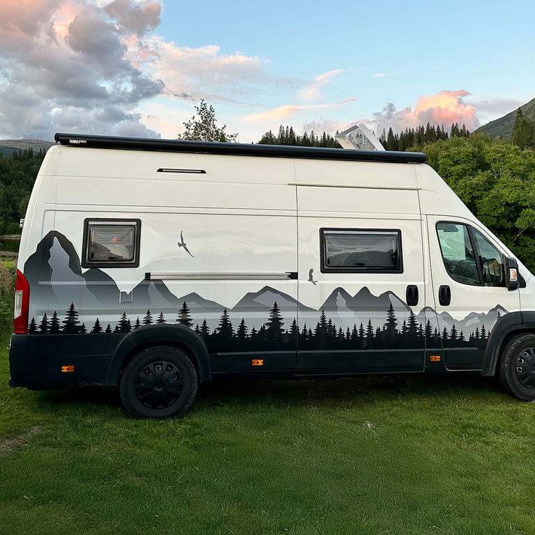 Kundenbild Wohnwagendekor Bergmassiv