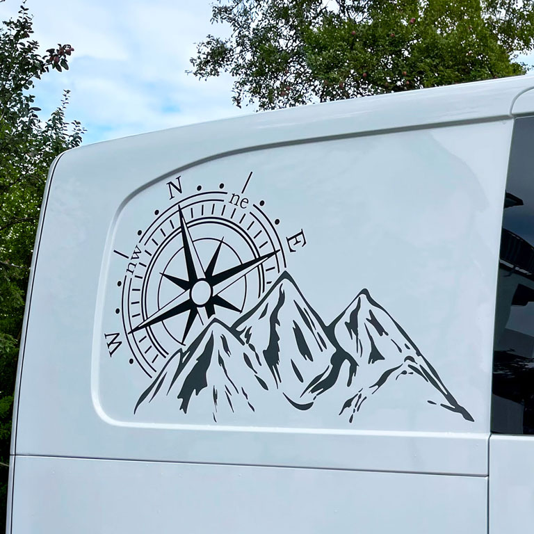 Kundenbild Autoaufkleber Berge und Kompass