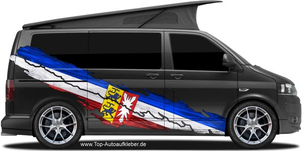 Aufkleber Flagge von Schleswig-Holstein auf Fahrzeugseite von dunklem Camper Van