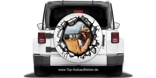 Aufkleber Loch im Metall mit Eigenem Foto auf Heck von einemJeep