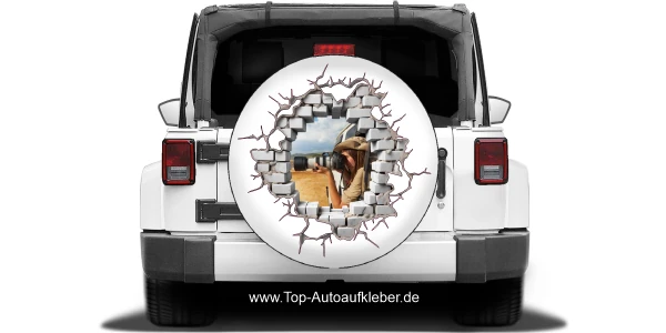 Auto Aufkleber 3D Loch in der Mauer mit Eigenem Foto auf Heck von einem Jeep