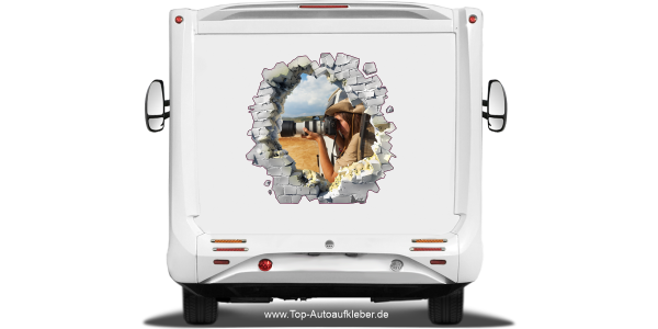 Aufkleber Loch in der Wand mit Eigenem Foto auf dem Heck von Wohnmobil oder Wohnwagen