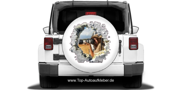 Aufkleber Loch in der Wand mit Eigenem Foto auf Heck von einem Jeep