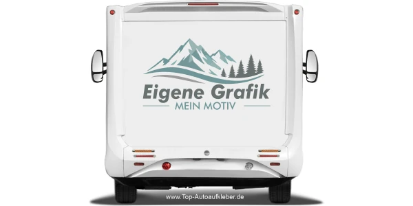 Autoaufkleber Eigenes Motiv mehrfarbig auf hellem Heck eines Reisemobils