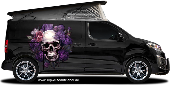 Autoaufkleber Rosen Totenkopf auf dunklem Campervan