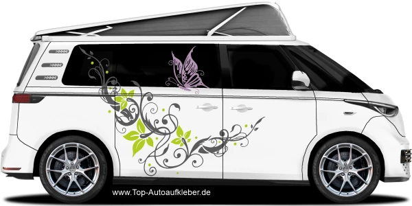 Autoaufkleber buntes Ornament mit Schmetterling auf hellem Camper