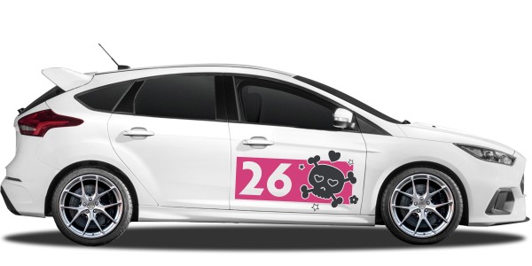Bunter Aufkleber fürs Auto mit Startnummer und Totenkopf