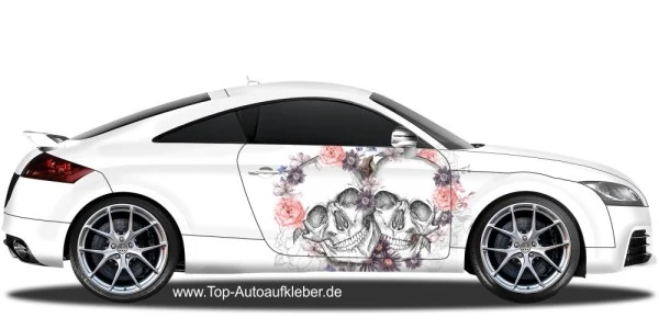 Autoaufkleber mit zwei Totenköpfen und Blumen