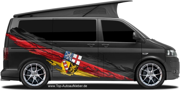 Die Saarländische Flagge als Aufkleber auf Fahrzeugseite von dunklem Camper Van