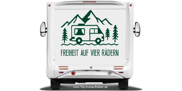 Camperaufkleber Freiheit auf Vier Rädern auf Heck eines hellen Wohnmobils
