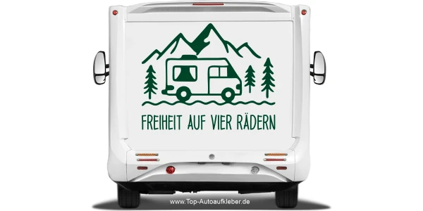 Camperaufkleber Freiheit auf Vier Rädern auf Heck eines hellen Wohnmobils