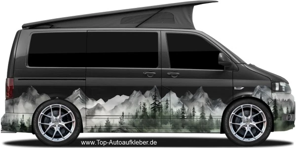 Campervan Aufkleber Nebel Berge auf Fahrzeugseite von dunklem Camper Van