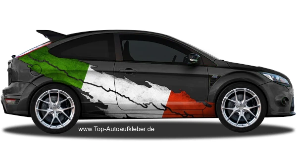 Sticker Die Flagge Italiens auf Fahrzeugseite von dunklem PKW