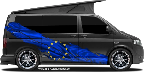 Autoaufkleber die europäische Flagge auf Fahrzeugseite von dunklem Camper Van