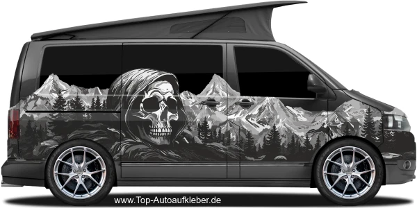 Klebefolie Bergmassiv mit Totenkopf auf dunklem Campervan