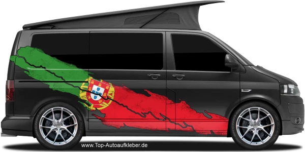 Wohnmobil Aufkleber Portugalflagge auf Fahrzeugseite von dunklem Camper Van