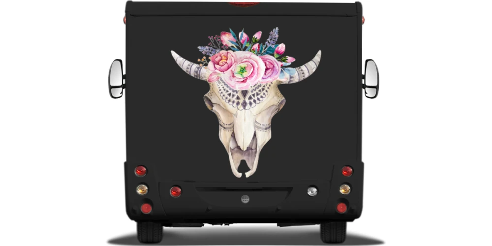 aufkleber Blumenschmuck mit Totenkopf auf Heck von dunklem Wohnmobil oder Wohnwagen