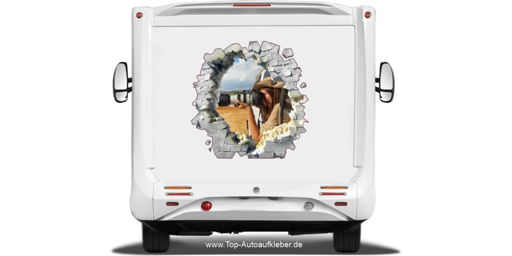 Aufkleber Loch in der Wand mit Eigenem Foto auf dem Heck von Wohnmobil oder Wohnwagen
