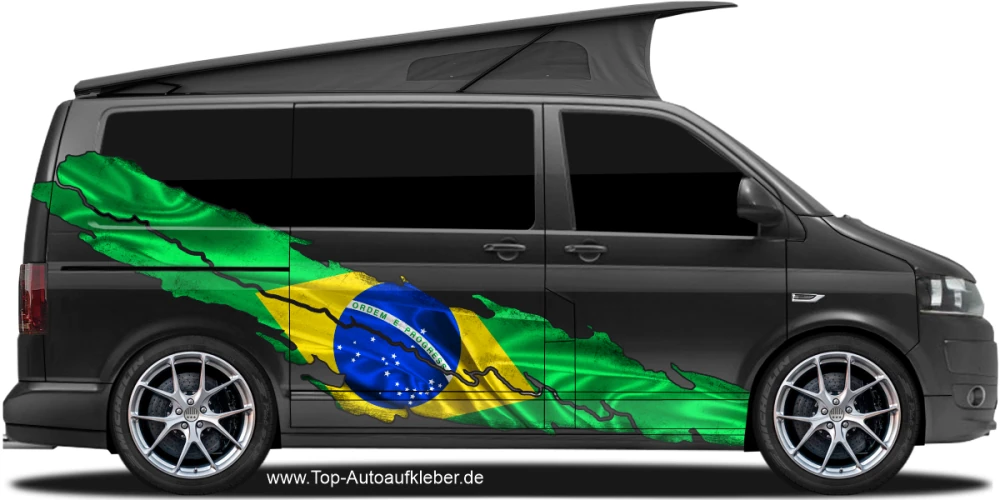 Autoaufkleber Flagge von Brasilien auf Fahrzeugseite von dunklem Camper Van