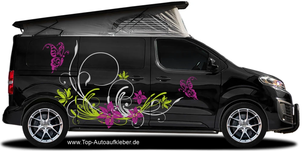 Autoaufkleber Ornament mit Schmtterling auf dunklem Campervan
