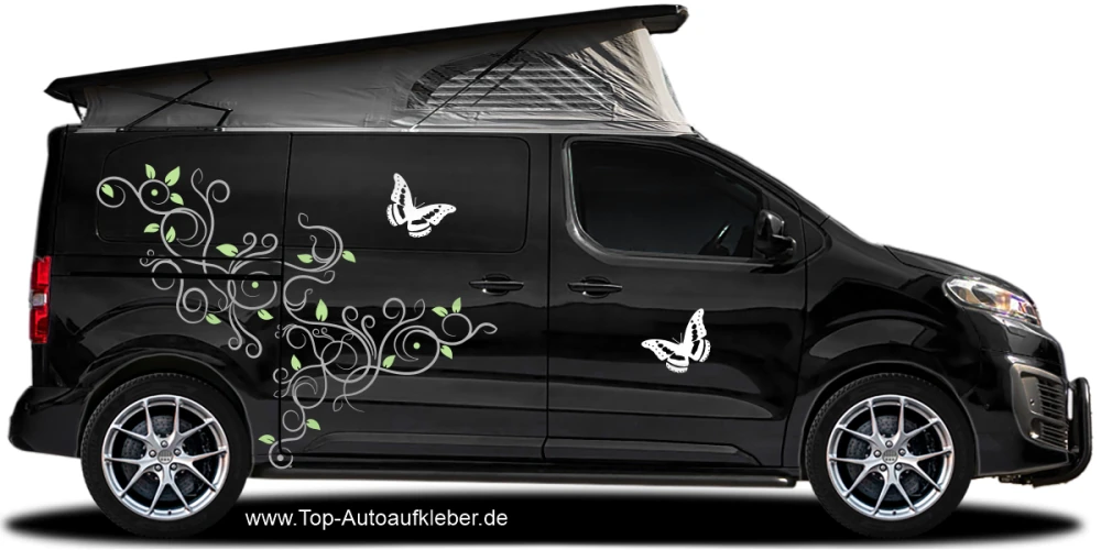 Blumenornament mit Schmetterlingen als bunter Autoaufkleber auf Campervan