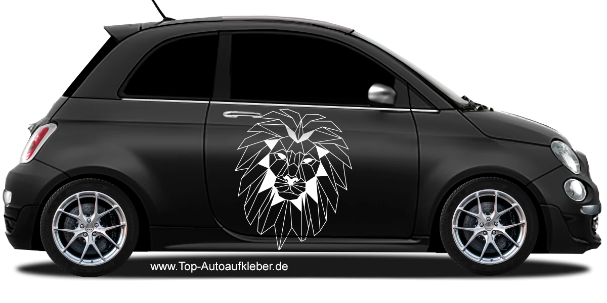 Autofolie Löwenkopf in Polygon Optik auf dunklem Auto