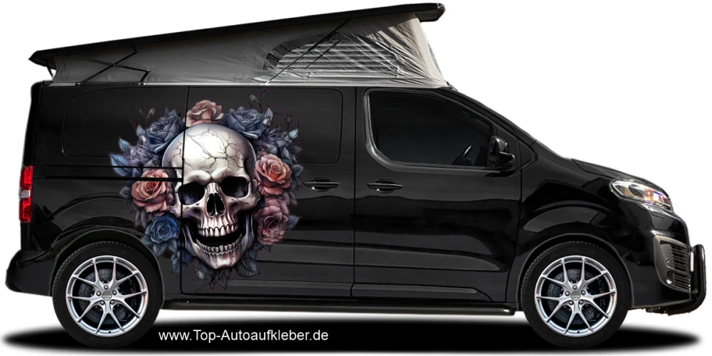 Autosticker Totenschädel mit Rosen auf dunklem Campervan