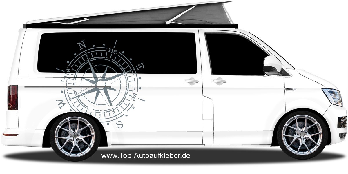 Autotattoo mit Kompass Motiv im Vintage Look