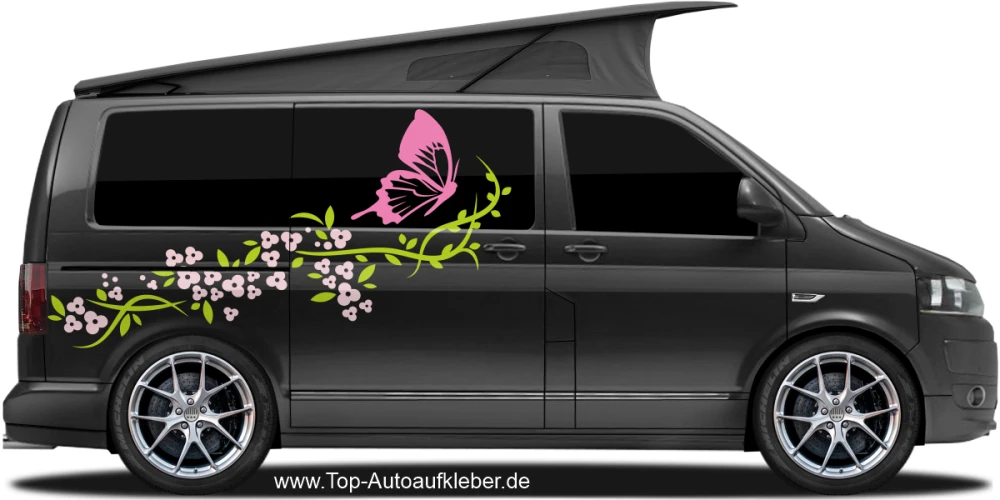 Camperaufkleber Blütenzauber und Schmetterling | auf dunklem Campervan