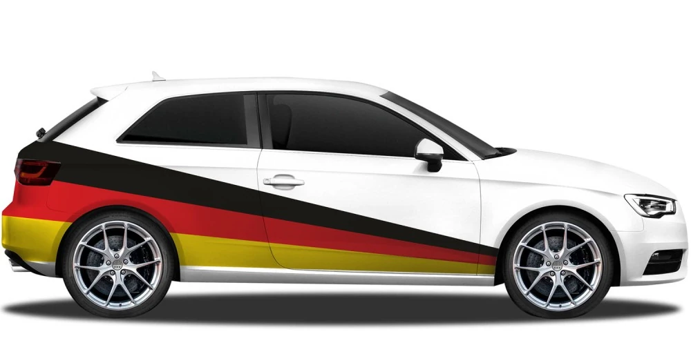 Deutschland Fahne auf Fahrzeugseite von PKW