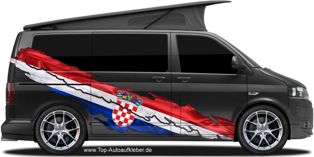Flagge Kroatien auf Fahrzeugseite von dunklem Camper Van