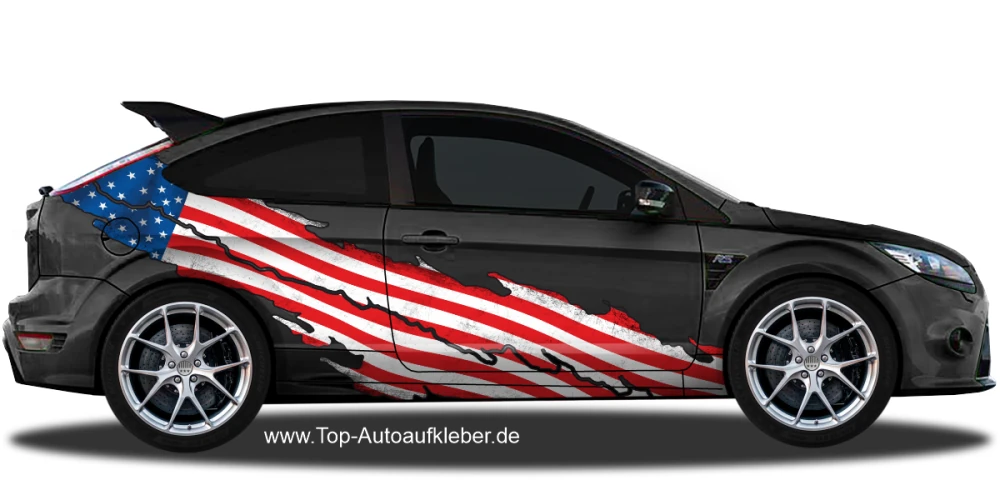 Autosticker Flagge USA auf Fahrzeugseite von dunklem PKW