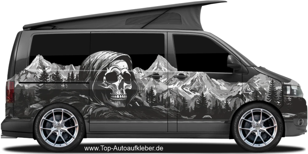 Klebefolie Bergmassiv mit Totenkopf auf dunklem Campervan