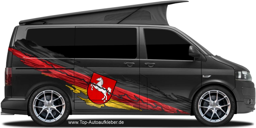 Wohnmobil Aufkleber Flagge Niedersachsen auf Fahrzeugseite von dunklem Camper Van