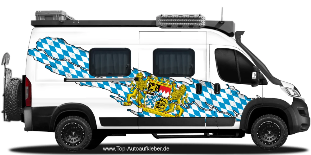 Bayerische Rautenflagge auf Fahrzeugseite von Kastenwagen