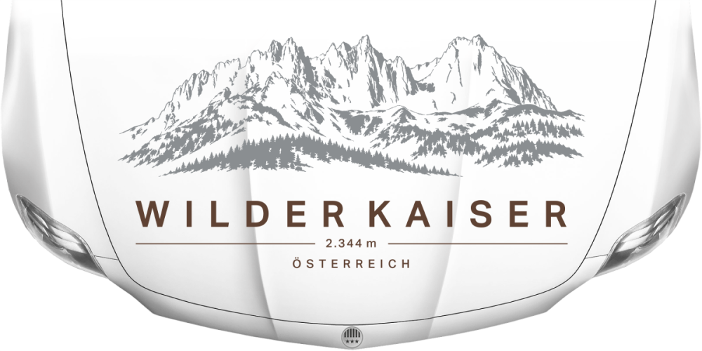 Wohnmobilaufkleber Wilder Kaiser auf heller Motorhaube