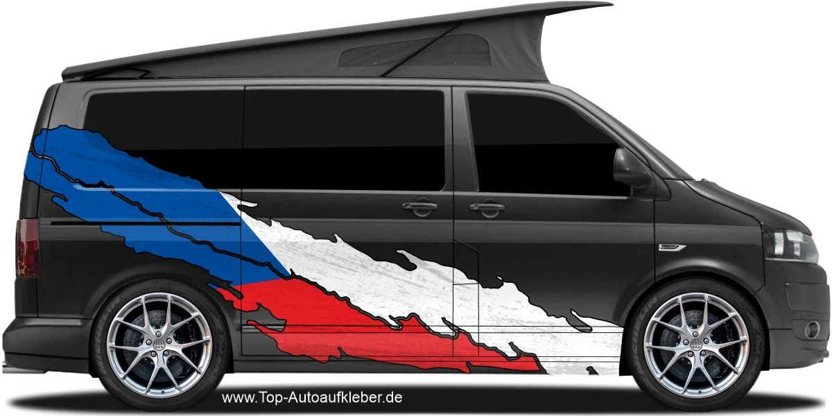 Die Flagge Tschechiens als Autoaufkleber auf dunklem Auto