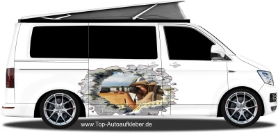 Aufkleber Loch in der Wand mit Eigenem Foto auf Fahrzeugseite von Camper