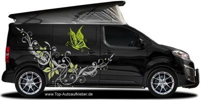 Autoaufkleber buntes Ornament mit Schmetterling auf dunklem Camper