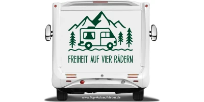 Camperaufkleber Freiheit auf vier Rädern auf Heck eines hellen Wohnmobils