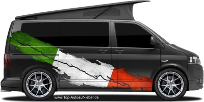 Sticker Die Flagge Italiens auf Fahrzeugseite von dunklem Camper Van