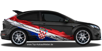 Flagge Kroatien auf Fahrzeugseite von dunklem PKW