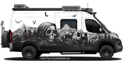 Klebefolie Bergmassiv mit Totenkopf auf hellem Campervan