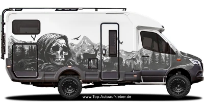 Klebefolie Bergmassiv mit Totenkopf auf hellem Reisaemobil