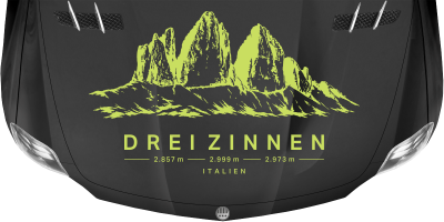 Wohnmobilaufkleber Drei Zinnen auf dunkler Motorhaube