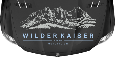 Wohnmobilaufkleber Wilder Kaiser auf dunkler Motorhaube